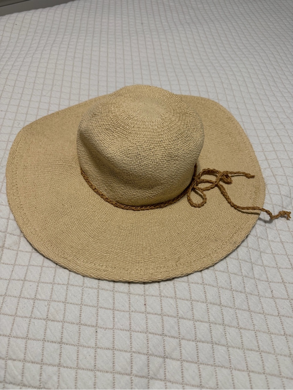 Peter Grimm Broad Brim Straw Sun Hat - Nude with Woven Bow Accent